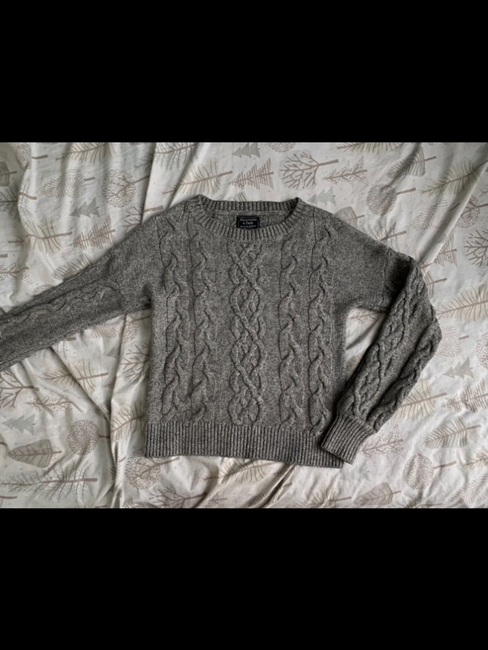Abercrombie & Fitch Gray Cable-Knit Crewneck Sweater